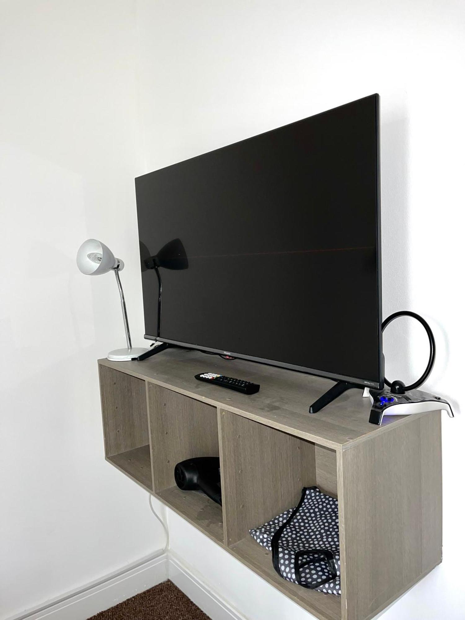 Crescent Apartment - Modern 1 Bedroom First Floor Goodmayes Екстериор снимка